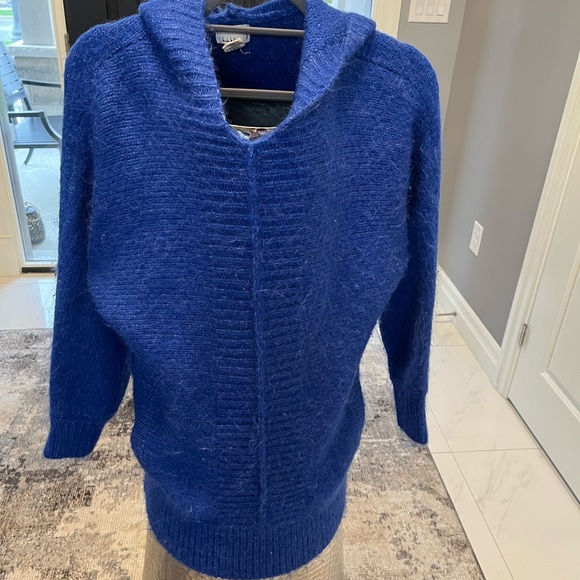 Atelier Nicole Miller hooded long sweater royal blue size medium side pockets ❄️ - Picture 9 of 17
